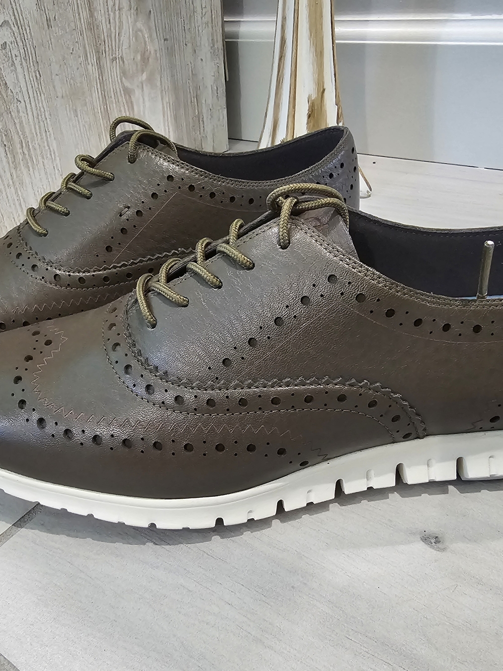 Cole Haan Women's Dark Olive Green Wingtip Leather Oxford Flats Shoes Size 9.5